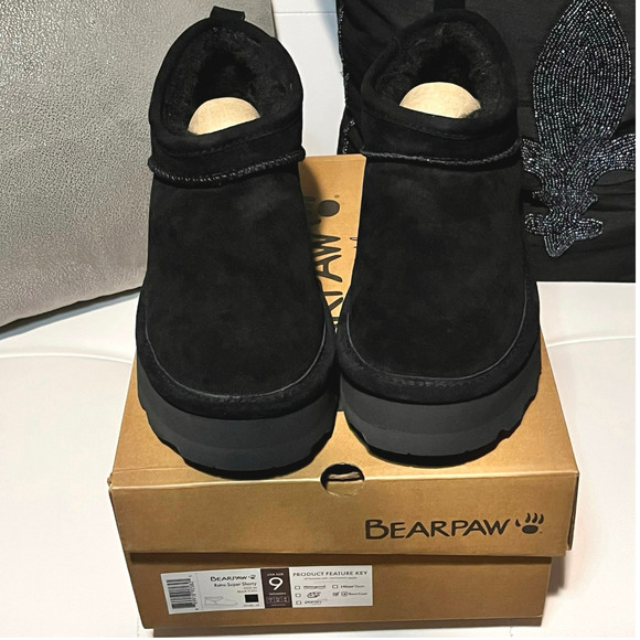 BearPaw Retro Super Shorty Boots size 9 Black NIB - Picture 1 of 4